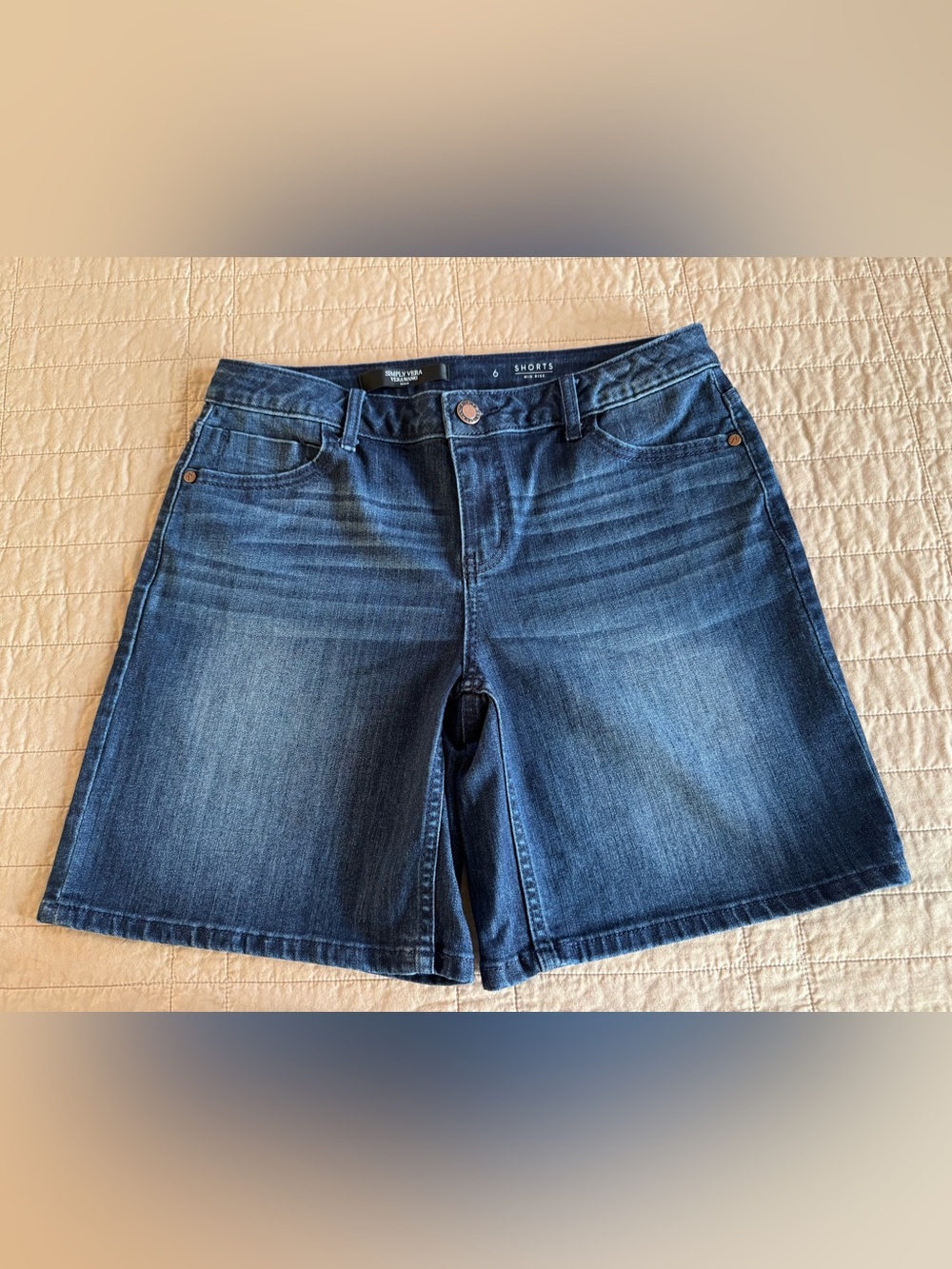 Simply Vera Vera Wang Blue Denim Mid-Rise
Shorts - size 6
